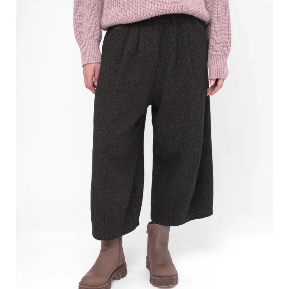 Herringbone Elastic Waist Cropped Trousers - Picture 2 of 8